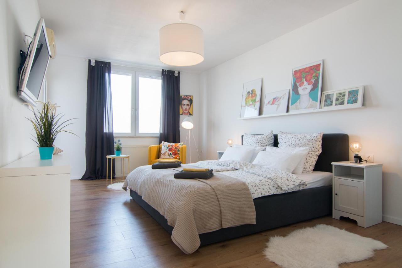 Harbour-Apartment With Sea View And Parking Spot Pula Exterior photo