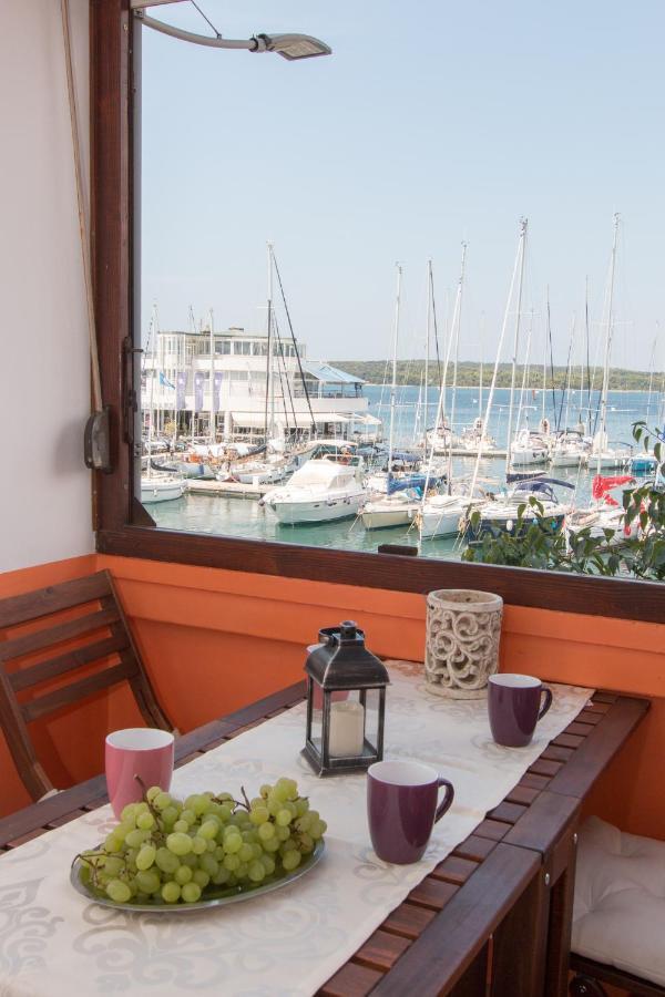 Harbour-Apartment With Sea View And Parking Spot Pula Exterior photo