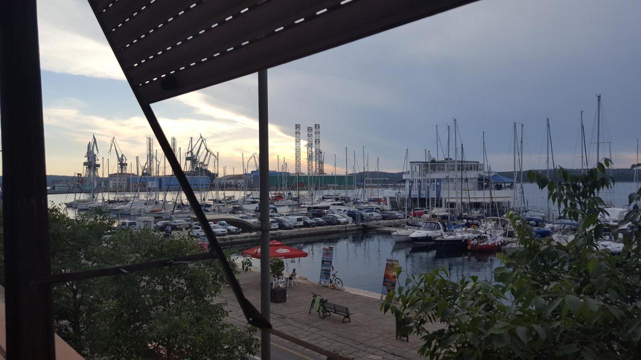 Harbour-Apartment With Sea View And Parking Spot Pula Exterior photo