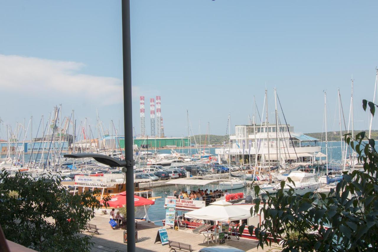 Harbour-Apartment With Sea View And Parking Spot Pula Exterior photo